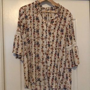 Floral Blouse with flowy sleeves
